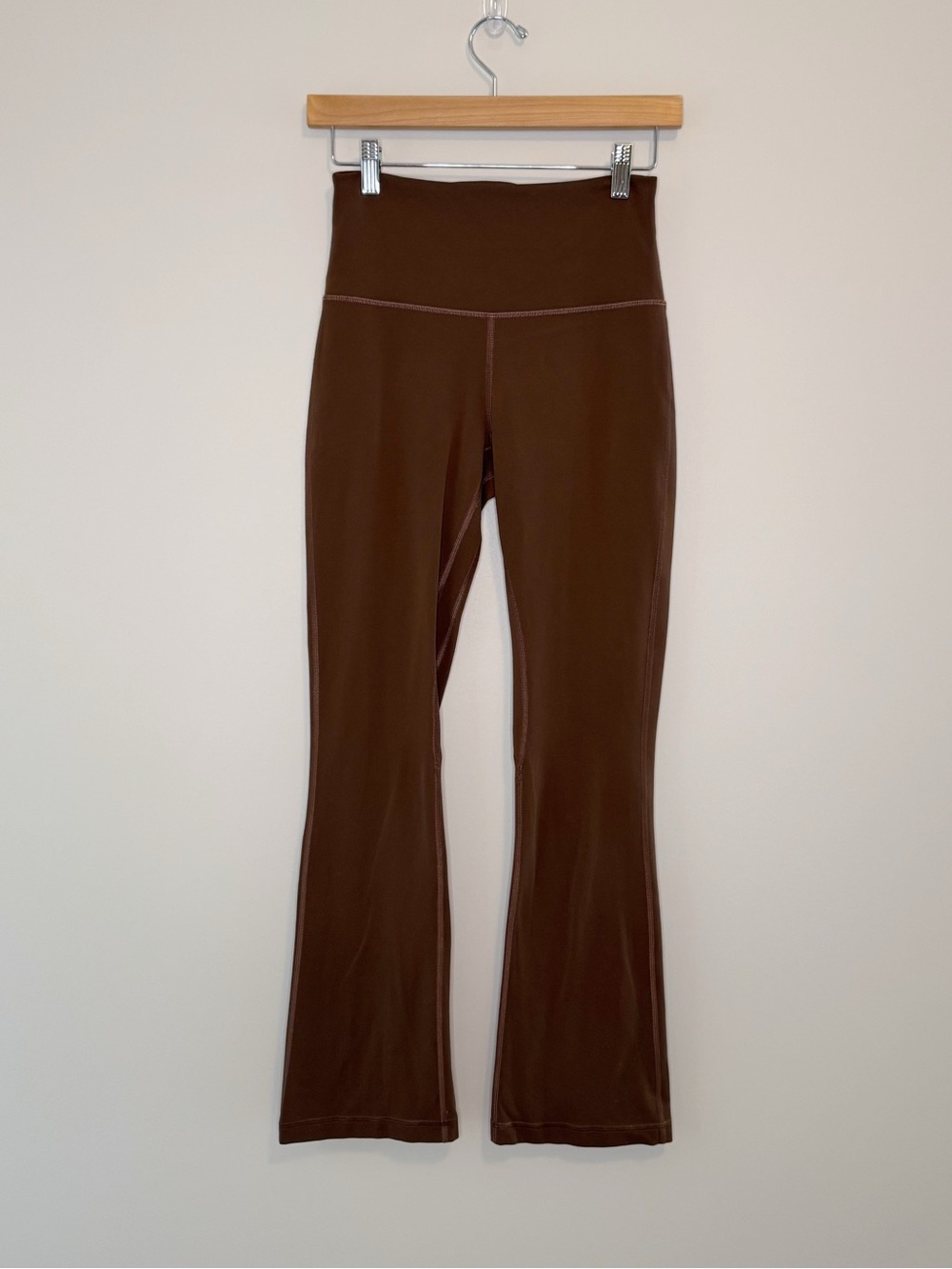 Lululemon Align High-Rise Mini-Flared Pant 28"
Java Size 6 Short